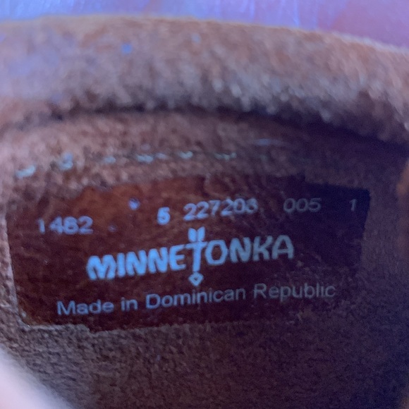 Minnetonka  Kids' Classic Fringe Softsole Boot - Picture 6 of 8